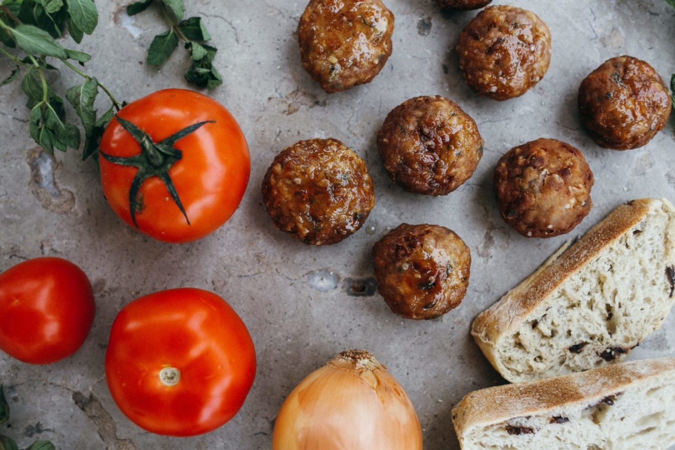 meatballs, tomatoes, onions, and bread